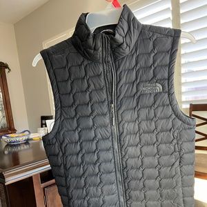 North Face thermoball vest Men’s Small HOT! Literally!